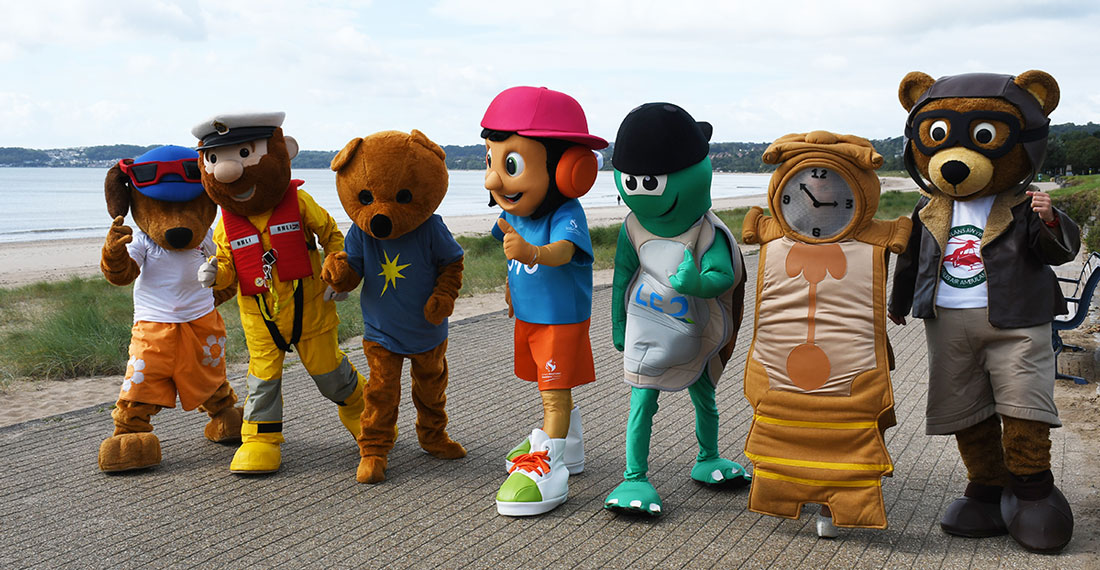 mascots training for the Admiral Swansea Bay 10k